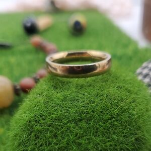 Elegant Gold Tone Wedding Band Ring Size 8 R816